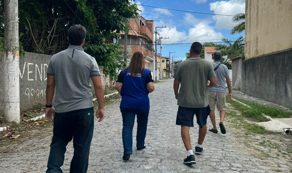 Infraestrutura precária e falta d’água mobilizam Procon em bairro de Cabo Frio