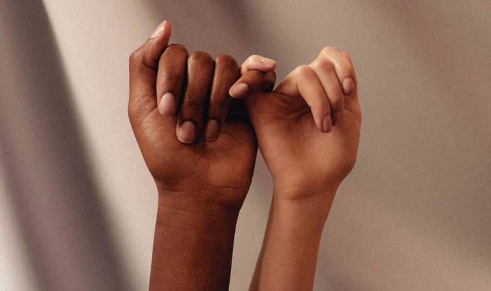 Mostra integra artes visuais e literatura para celebrar protagonismo feminino em Cabo Frio