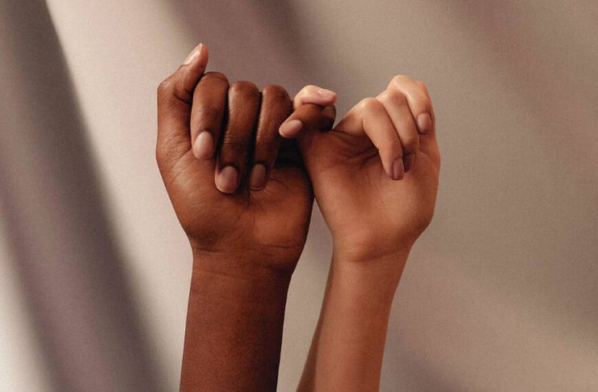 Mostra integra artes visuais e literatura para celebrar protagonismo feminino em Cabo Frio