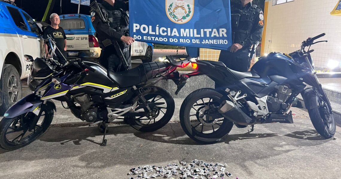 Policiais do GAT prendem homem vendendo drogas no Alto dos Cajueiros, em Macaé