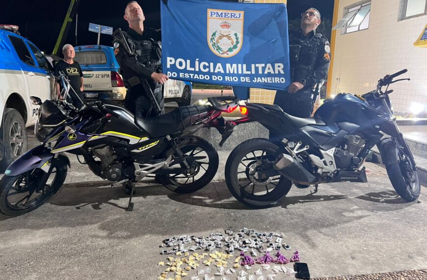 Policiais do GAT prendem homem vendendo drogas no Alto dos Cajueiros, em Macaé