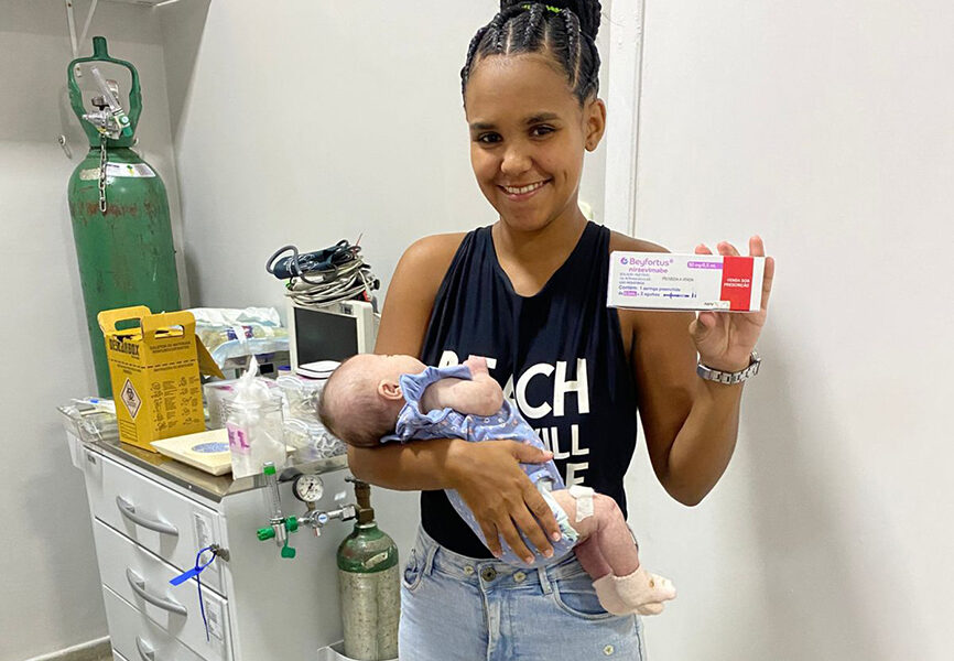 Cabo Frio inicia aplicação de medicamento contra vírus respiratório em bebês de risco