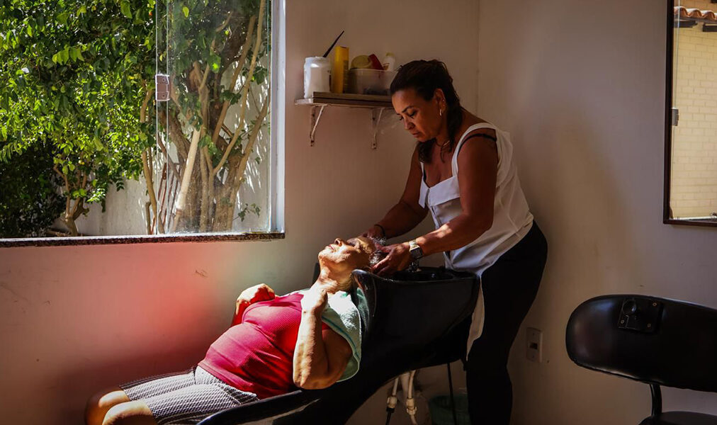 Ações de saúde, beleza e convivência marcam o Dia da Mulher para idosas em Cabo Frio