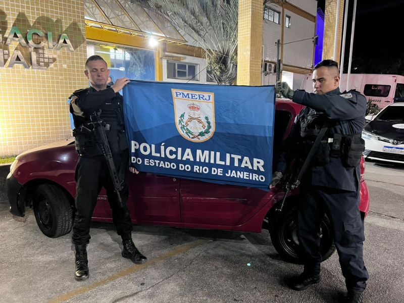 Polícia prende ladrões e recupera carro roubado após denúncia em Macaé