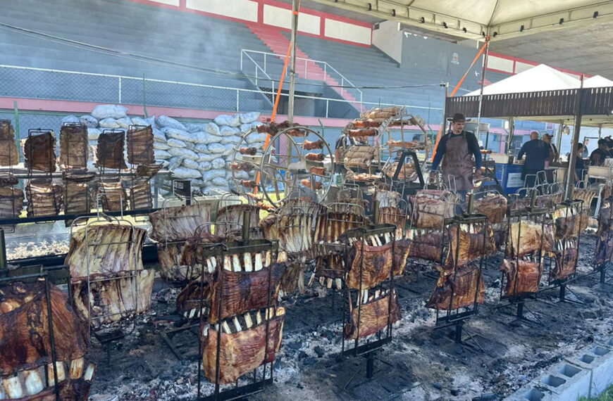 Evento gastronômico e musical agita Arraial do Cabo e prepara encerramento com Paulo Ricardo