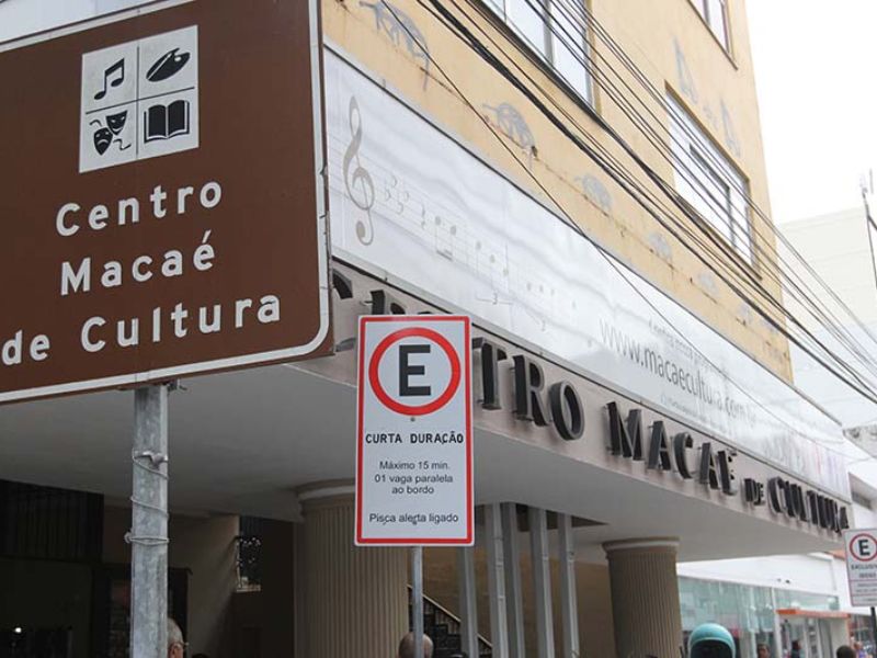 Emart, em Macaé, oferece vagas para curso livre de teatro para crianças e adolescentes