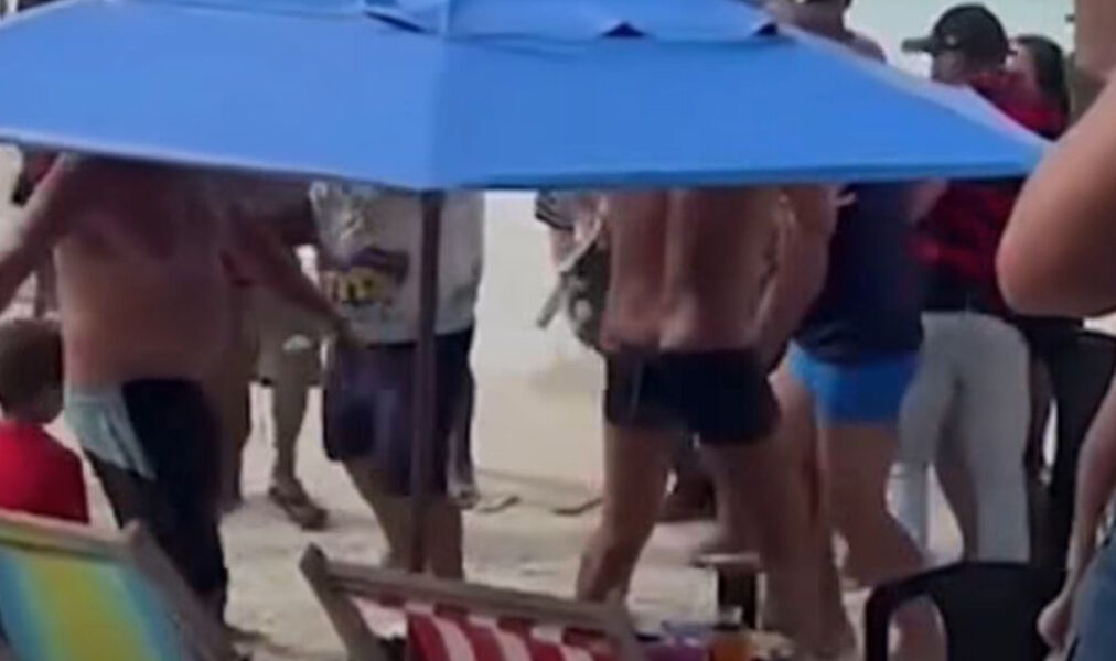 Agressão com cadeirada marca confusão na Prainha em Arraial do Cabo