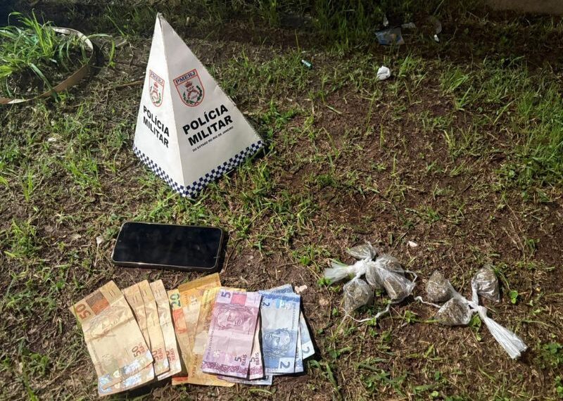 Polícia prende traficante e apreende drogas durante ação em bairro de Macaé
