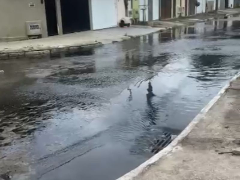 Novo vazamento de esgoto faz Rio das Ostras subir tom das cobranças sobre serviços da Rio+