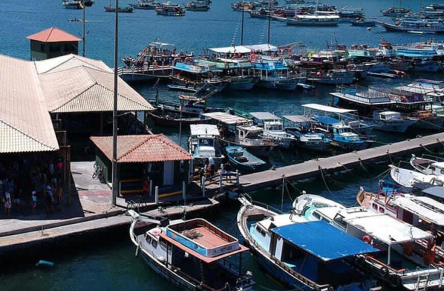 Passeios de barco lotam a Marina dos Pescadores e reforçam força do turismo em Arraial do Cabo