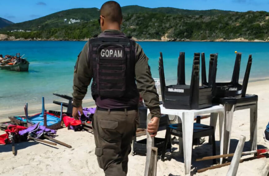 Fiscalização na Praia do Forno apreende estruturas e alerta para crime ambiental em Arraial do Cabo