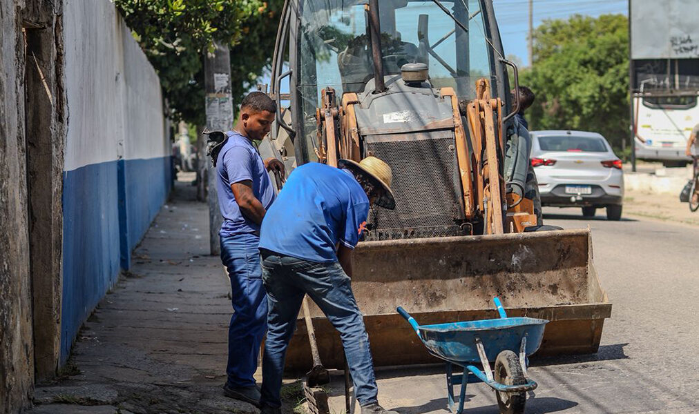 Equipes atuam no Monte Alegre II para recuperar vias e melhorar drenagem