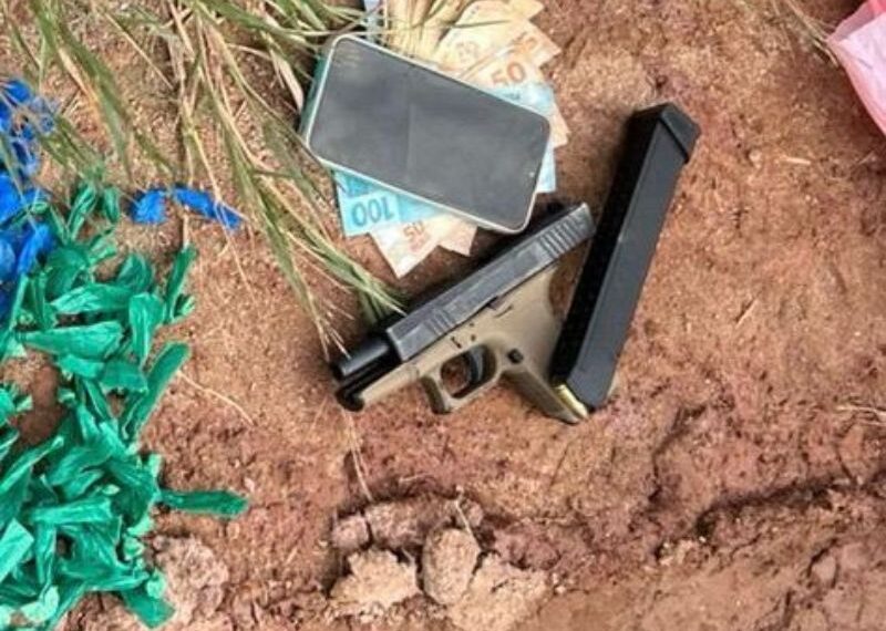 Troca de tiros leva à prisão de homem e apreensão de drogas em bairro de Macaé