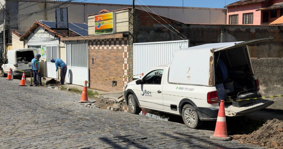 Polícia descobre gato de água em fábrica de gelo no centro de Rio das Ostras