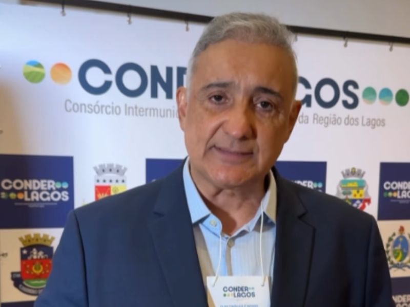 Prefeito de Rio das Ostras presidente importante reunião com mais de 30 prefeitos em Cabo Frio