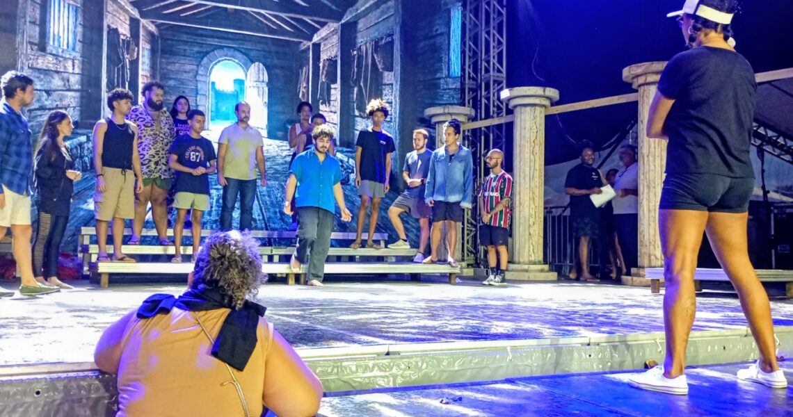 Emoção e fé marcam espetáculo da Paixão de Cristo em Macaé