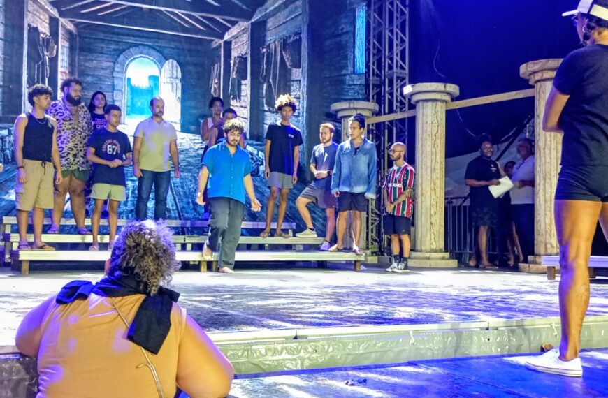 Emoção e fé marcam espetáculo da Paixão de Cristo em Macaé