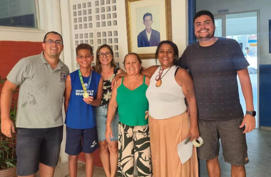 Escola municipal de Cabo Frio celebra vitória inédita de aluno em olimpíada de educação financeira