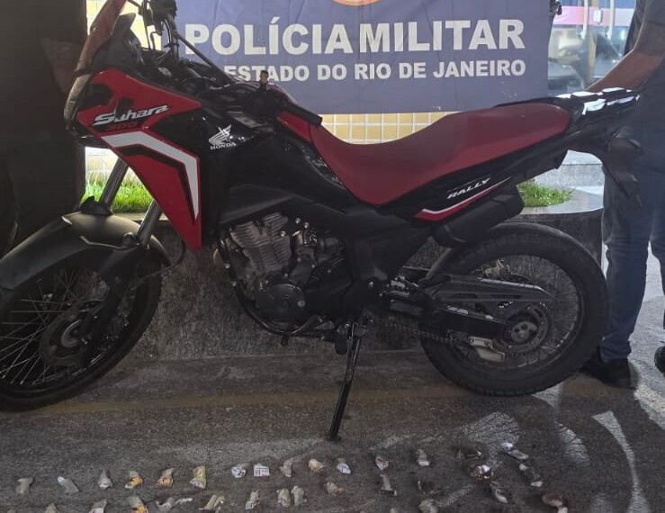 Operação contra o crime organizado apreende drogas e moto sem placa em Macaé