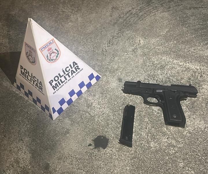 PM encontra pistola e munições e prende homem em flagrante em Macaé