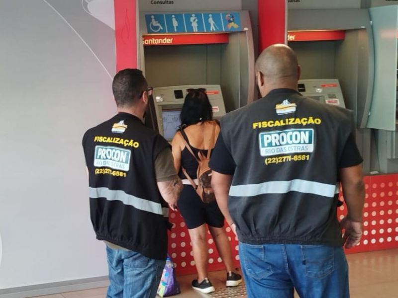 Denúncias levam Procon de Rio das Ostras a multar agência bancária no Centro