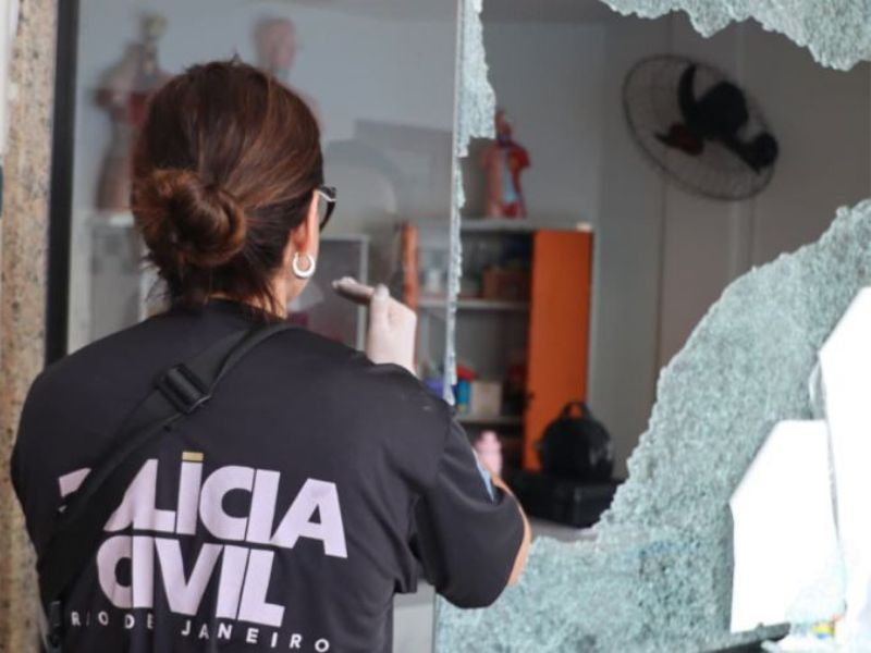 Prefeitura e Polícia Civil atuam para liberar escola invadida em Rio das Ostras