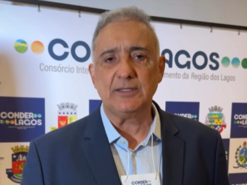 Prefeito de Rio das Ostras presidente importante reunião com mais de 30 prefeitos em Cabo Frio