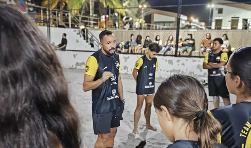 Clínica de futevôlei em Arraial do Cabo une aprendizado, prática e inclusão social