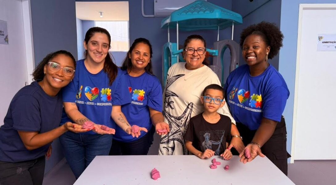 Programação com pintura e estações sensoriais marcaram evento no Centro Especial de Saúde em Carapebus