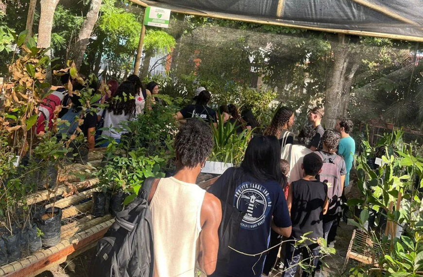 Alunos de Ciências Ambientais e Geografia participam de atividade no horto municipal de Cabo Frio