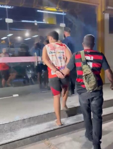 Polícia prende dois homens com drogas no Parque Aeroporto em Macaé