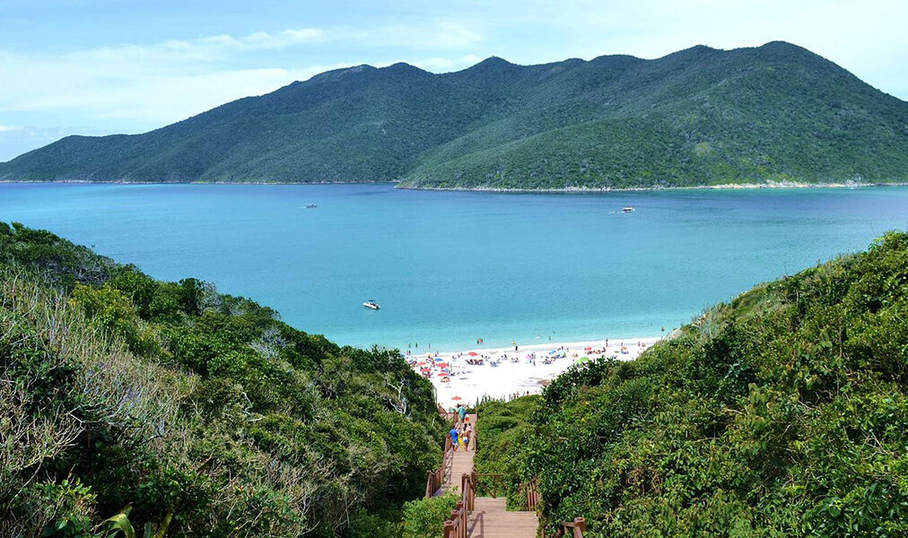 Acordo com Ministério Público redefine novas regras nas Prainhas e impõe controle de carros em Arraial do Cabo