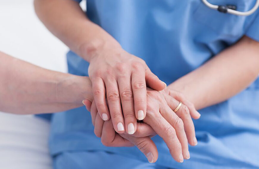 GRATUITO! Cabo Frio reúne atendimentos terapêuticos e apoio à melhor idade em praça