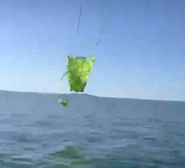 Prática ilegal com balão ameaça ecossistema da Lagoa de Araruama