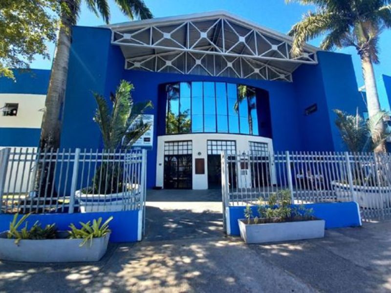 Jovem atacado violentamente por pitbull em Rio das Ostras recebe alta