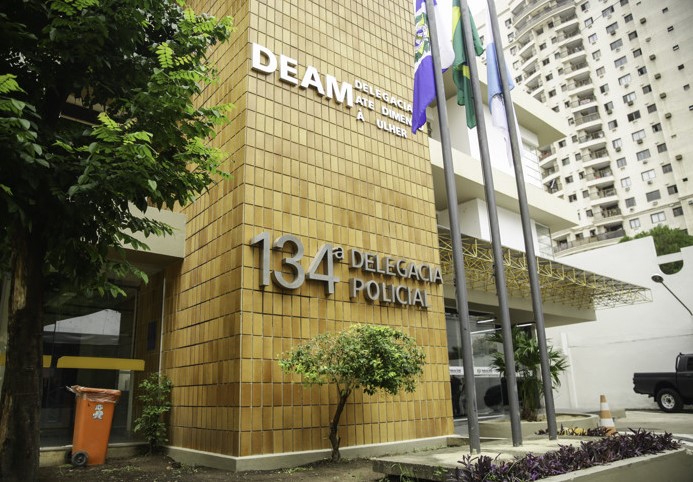 Criminosos invadem residência em busca de dinheiro e deixam um morto em Campos