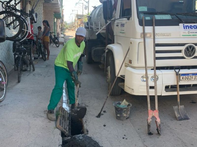 Operação fiscaliza ligações clandestinas de esgoto em bairros de Rio das Ostras