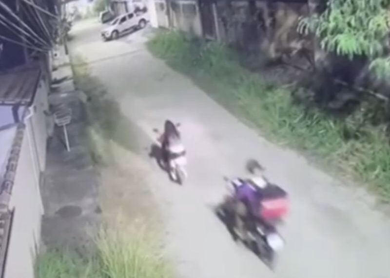 Vítimas de assédio fazem novas denúncias sobre ação de homem em moto vermelha