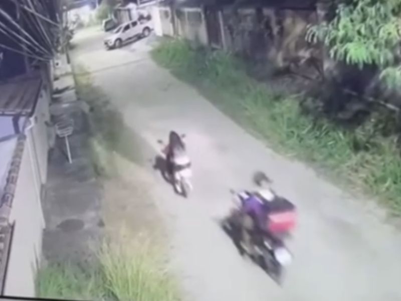 Vítimas de assédio fazem novas denúncias sobre ação de homem em moto vermelha