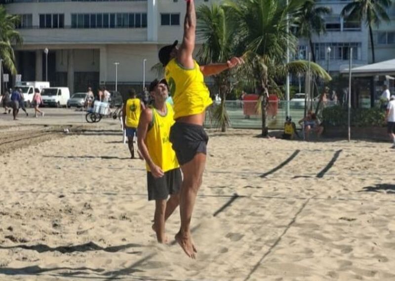 Atleta de Rio das Ostras leva o ouro em torneio de vôlei de praia master em Copacabana