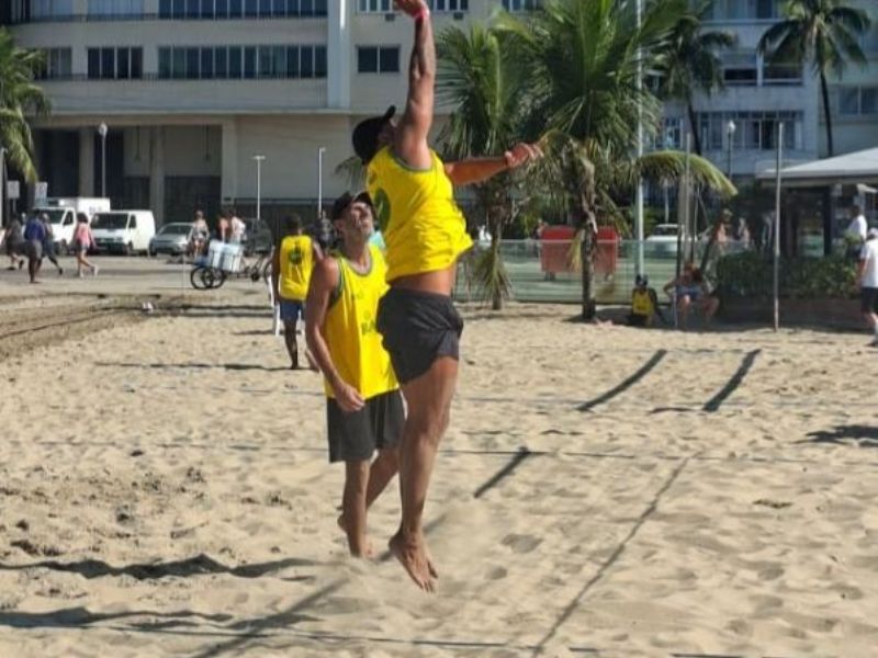 Atleta de Rio das Ostras leva o ouro em torneio de vôlei de praia master em Copacabana