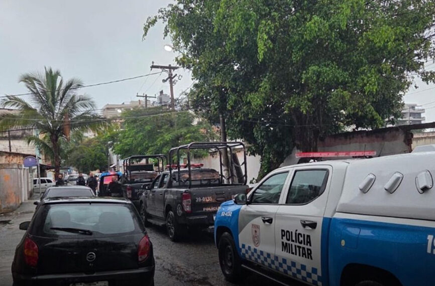 PM ocupa pontos estratégicos durante operação no Buraco do Boi, em Cabo Frio