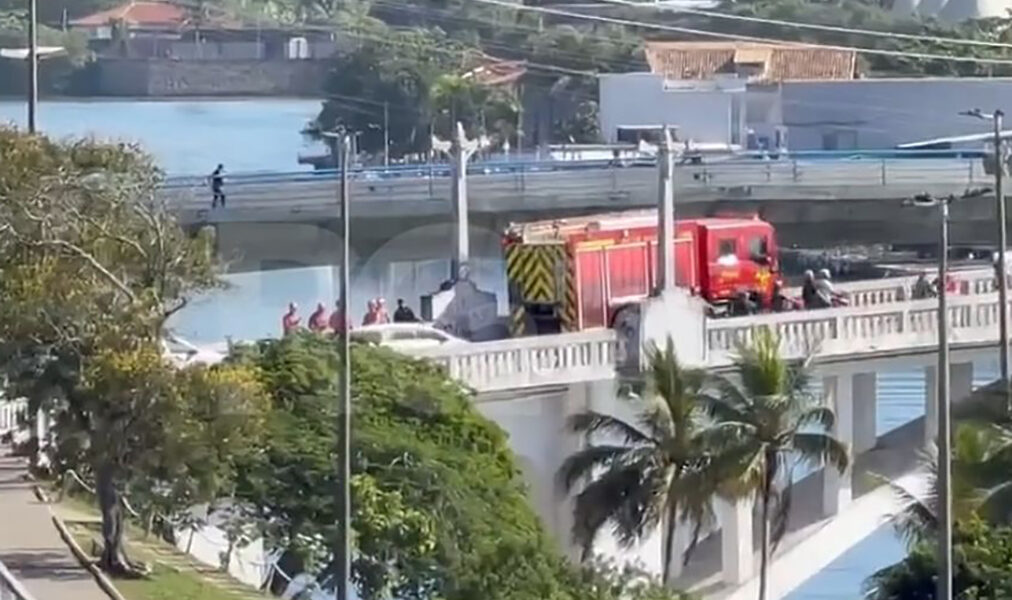 Queda de motociclista mobiliza resgate e impacta trânsito em Cabo Frio
