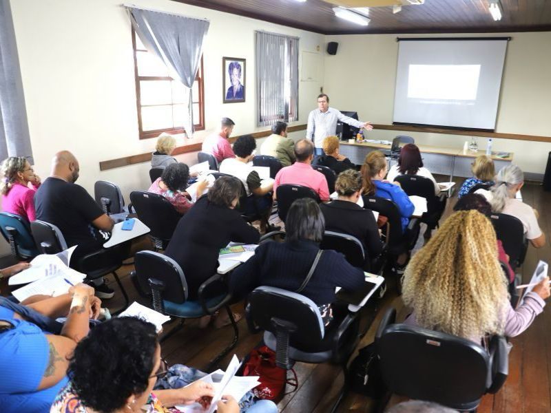 Rio das Ostras tem cursos de capacitação em IA na programação da Semana do MEI