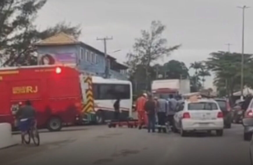 Moto é atingida por carro na Amaral Peixoto e vítimas ficam caídas&hellip;