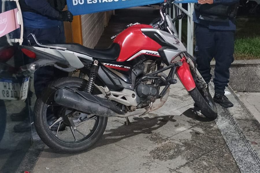 Dois homens são detidos após tentativa de fuga durante ação policial em Macaé
