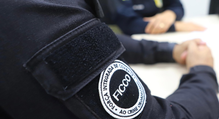 Polícia Federal cumpre mandados em Macaé e São José dos Campos contra grupo criminoso