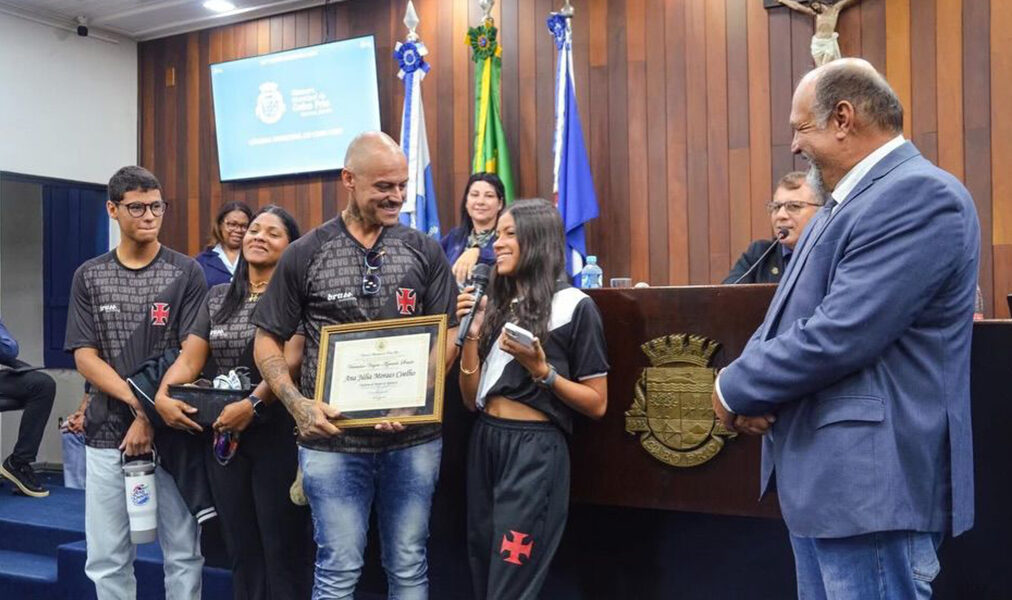 Atleta de Cabo Frio recebe moção de aplausos e tem trajetória reconhecida
