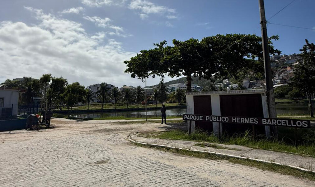 Obras no Parque Público da Prainha avançam em Arraial do Cabo com instalação de cercamento temporário