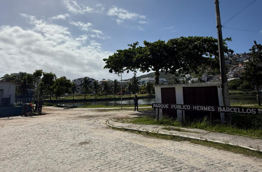 Obras no Parque Público da Prainha avançam em Arraial do Cabo com instalação de cercamento temporário